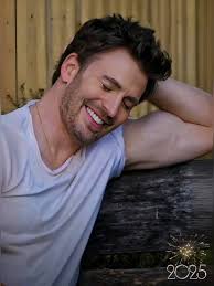 Chris Evans Welcome 2025 ✨😍 Happy New Year Everyone 🤍🥂