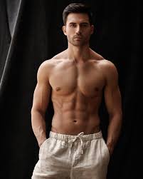 Derek Dixon | All smiles around this guy @nickbarrotta BTS of @theovalonbet  | Instagram