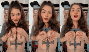 Svetlanna Presse Ses Seins Avec Un Visage Coquin Sur Onlyfans - Cnn Amador