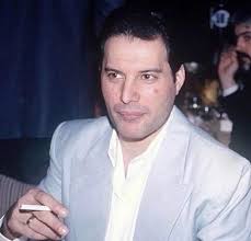 Happy Sunday beautiful people. Freddie, always wonderful and charming 💙