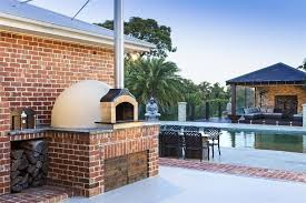 Brick pizza ovens must withstand tremendous amounts of heat—800 to 1000 degrees—that are necessary to achieve a crisp and almost charred crust that is still moist and airy. A Pizza Oven Buyers Guide Everything You Need To Know Crust Kingdom