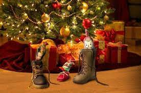 Spanish Christmas Tradition To Put The Shoes Under The Tree Or Under The Window So The 3 Magic Kings Can Leave Christmas Shoes Christmas Is Coming Christmas