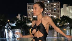 It was believed that a venomous snake would die if placed in a vessel made of sapphire. Does Lana Rhoades Have A Sister Here S What We Know About Her Family