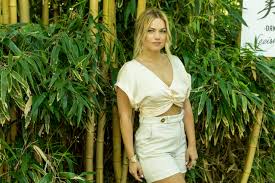 She was born on july 13, 1988 and her birthplace is debrecen, hungary. Megmutatta A Valosagot Ezert Kezd Ujra Edzeni Cserpes Laura Ripost