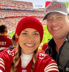 Janet Tryon's Instagram, Twitter & Facebook