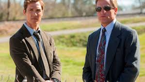 The story takes place in the ozarks over three separate time periods. True Detective Staffel 3 Ist In Arbeit