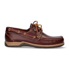 Nautico con cordon estilo timberland. Zapato Nautico En Color Cuero Oscuro Con Cordones Y Suela De Goma Roberto Garrudo