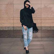 Selanjutnya adalah potret wanita cantik berhijab yang terlihat anggun. Pin On Gambar Fashion