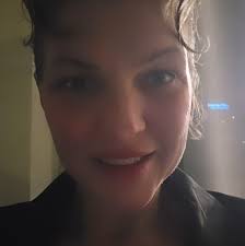 Mariya Ray Photographer added a...