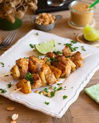 Brochettes De Veau A L Ananas Sauce Cacahuetes Recette En 2020 Brochette Recettes De Cuisine Alimentation
