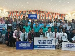 Yayasan bank rakyat (ybr) telah ditubuhkan selepas cadangan untuk mendirikan satu dana pendidikan oleh bank rakyat diluluskan semasa mesyuarat agung tahunan bank pada 11 jun 2005 di pusat dagangan dunia putra. Mygift Dijenamakan Semula Sebagai Yayasan Ump