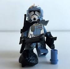 Das star wars thema war das erste thema das lego® 1999 in lizenz einführte. Spielzeug Lego Baukasten Sets Lego Star Wars Figuren Softland La