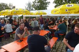 Zufriedene Gäste beim Spätsommerfest