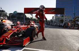 Ο φερστάπεν εμπρός από τις δύο ferrari. H Formula 1 Paizei Sygkroyomena Sto Mpakoy Liberal Gr