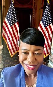 Colette Douglas's Instagram, Twitter & Facebook