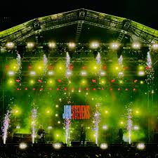 Thanks to everyone involved in the Big Red Bash and thanks to everyone who  came out to the most remote festival in the world to watch an all Aussie  lineup. Next stop -