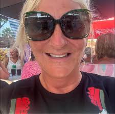 Debbie Finlay (@debbie.finlay.79)