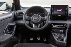 Η νέα γενιά toyota yaris έφτασε και συνδυάζει την πλήρως υβριδική ηλεκτρική τεχνολογία με τις συμπαγείς διαστάσεις και την αιχμηρή σχεδίασή του. Toyota Gr Yaris David Jagt Goliath Magazin