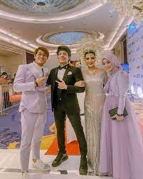 Perkenalan antar keluarga kedua calon mempelai. Lesty Kejora Dan Rizky Billar Pakai Baju Couple Saat Kondangan Atta Aurel Netizen Kapan Nyusul Semua Halaman Stylo
