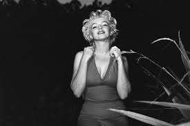 Marilyn monroe's big, soft curls are iconic. The Radical Anti Fashion Of Marilyn Monroe