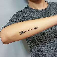 Love Sarah Hyland S Arrow Tattoo See 30 More Ink Ideas Small Arrow Tattoos Mens Arrow Tattoo Arrow Tattoo