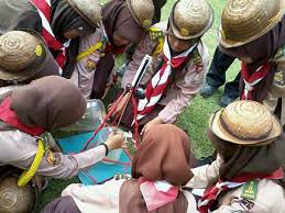 14 agustus diperingati sebagai hari pramuka, sudah 57 tahun sejak kepanduan melebur menjadi pramuka di tahun 1961. Setangan Leher Pramuka Ukuran Dan Cara Memakai Pramuka