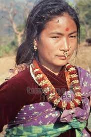 junge nepalesin 1976 czychowski timeline images farbfotografie fotografie photography historisch historical tradi weibliche fotografie nasenschmuck frau