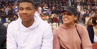 Όπως αποκάλυψε η 27χρονη κοπέλα του «greek freak» στον λογαριασμό της στο instagram: O Antetokoynmpo Sto Sef Me Thn Koykla Syntrofo Toy Maraia