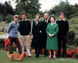 Her religious views and role as monarch. Konigin Elizabeth Ii Und Ihr Mann Prinz Philip Posieren Mit