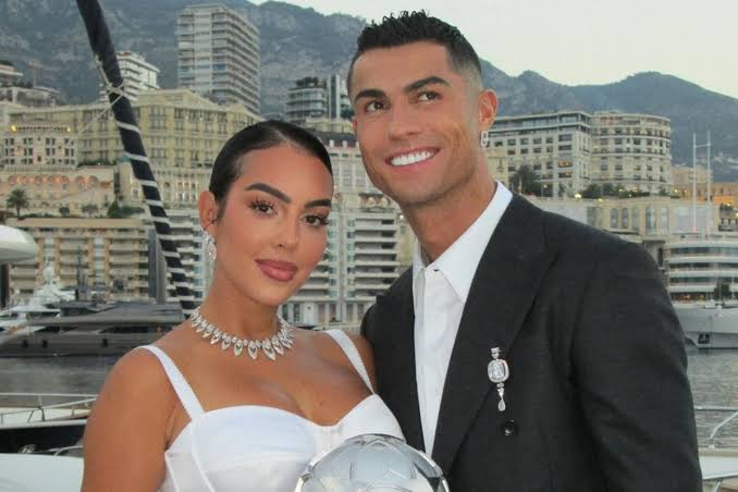 Cristiano Ronaldo usa diamante &uacute;nico em noite de gala com Georgina Rodriguez