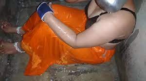 बाथरूम में नहाते समय - XVIDEOS.COM