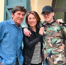 A raccontarlo è stato lui stesso ospite, sabato 12 ottobre, nel salotto di silvia toffanin. Gianni Morandi 3 Figli Da 2 Mogli E 5 Nipoti Eccoli Tutti Tuttivip