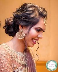 Hairstyles always compliment your dressing. 17 Nifty Messy Bun Hairstyles For Lehenga 17 Nifty Messy Bun Hairstyles For Lehenga Itsyourh Messy Bun Hairstyles Bun Hairstyles For Long Hair Messy Hairstyles