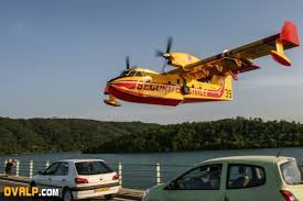 En 2009, il est proposé par son constructeur sous le nom de bombardier 415. Canadair