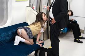 画像】満員電車でパイタッチ、JKパンチラ、勃起擦り付けなどラッキースケベまとめ – オカズランド