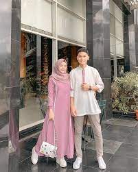 Gaya prewedding hijab yang juga tak kalah lucunya adalah memanfaatkan ruang terbuka untuk digunakan sebagai wahana camping atau berkemah. Couple Baju Prewedding Casual Hijab Outdoor 30 Foto Prewedding Hijab Casual Indoor Outdoor Modern Baju Prewedding Casual Hijab Outdoor Foto Prewedding Hijab Romantis Prewedding Hijab Studio Prewedding Kemeja Putih Hijab