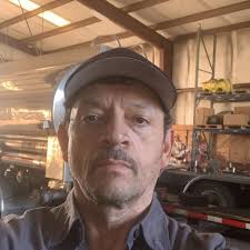 Going LIVE tonight from my Airbnb 😘 Who will I see there? 😍