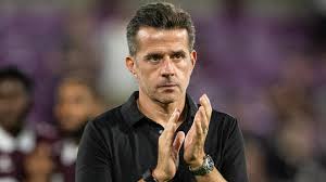 Marco Silva adia estreia. Os onzes iniciais do Benfica-Estoril Praia