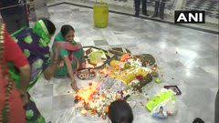 Best free website cus it finally works. Govardhan Puja Women Observe Fast Offer Prayers At Dwarkadhish Temple In Kanpur