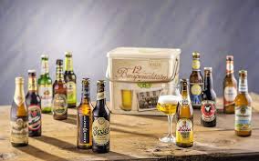 Geschenk Fur Bierliebhaber Bierliebhaberinnen Kalea Spezialitaten Bier Box Ausgewahlte Biere Verpackt In Einer Ho Geschenke Geschenk Vatertag Geschenkideen
