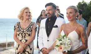 Μιλώντας για την κατάθλιψη, η έλενα παπαρίζου συνέχισε λέγοντας: Mpesy Malfa Apastraptoysa Pantrepse Toys Filoys Ths Sthn Andro Entypwsiakh H Nyfh