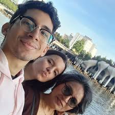 _luis_diazz careverga dignidad significa que no tengas un paliativo solo  para black friday, sino tranquilidad para emprender, para avanzar, para  tener circulante… sin miedo a una vacuna o extorsión, teniendo algo básico