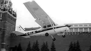 Facebook gives people the power to. 1988 Kremlflieger Mathias Rust Kehrt Zuruck Ndr De Geschichte Chronologie