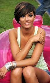 This Seasons Best Short Hairstyles For Round Faces A Asymmetrical Bob Looks Great With A Rounded Face Short Hair Styles Crop Hair Black Hair With Highlights