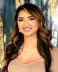 Rachael Miles's Instagram, Twitter & Facebook