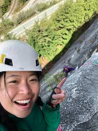 If you are a climbing enthusiast, in Mauritania we give you the opportunity  to experience the third largest rock in the world, with other rocks nearby.  In a desert atmosphere with its