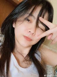 Ai bùng cháy 'phản ứng hóa. Ä'am Tung Váº­n Trong Tráº» HÆ¡n Tuá»•i Khi Lá»™ Máº·t Má»™c Phong Cach Sao Viá»‡t Giáº£i Tri