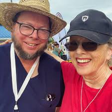 Such a benefit to meet Dr. Peter Jones, master herbalist, and learn more  wonderful ways to turn weeds into medicine at #modernhomesteadingconference  HomegrownHerbalist.net