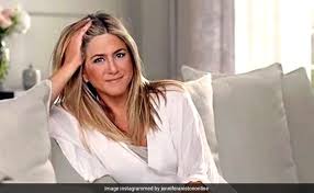 Jennifer aniston won a primetime emmy in 2002 and a golden globe in 2003, both for her work as rachel on friends. Jennifer Aniston Didn T Mean To Break Instagram Thanks Fans For The Glitchy Welcome
