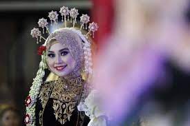 Riasan paes pada pengantin jawa ternyata memiliki beragam makna sakral yang sarat akan doa. Pin On Wedding Inspiration